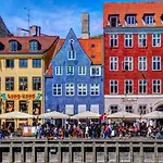 - Steps From Tivoli & Nyhavn Апартаменты