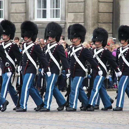 - Steps From Tivoli & Nyhavn Copenaghen